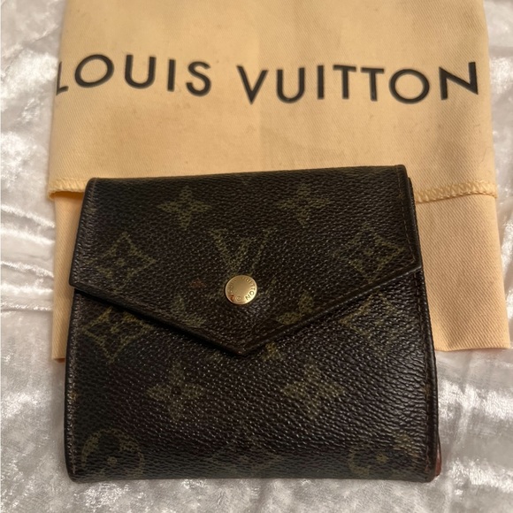 Louis Vuitton Wallet - Picture 1 of 9